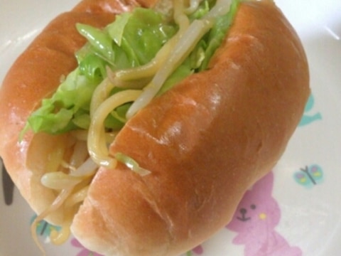 離乳食完了期☆野菜たっぷり焼きそばパン